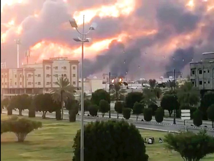 Ensarullah ARAMCO'ya düzenlediği saldırıyla yeni angajman kuralları dayatıyor Ensarullah ARAMCO'ya düzenlediği saldırıyla yeni angajman kuralları dayatıyor