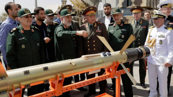 Katehon: Şoygu’ya Tahran ziyaretinde gizli İran silahı “358 füzesi” gösterildi